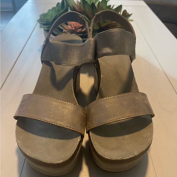 Strictly Comfort Wedges - Picture 1 of 3